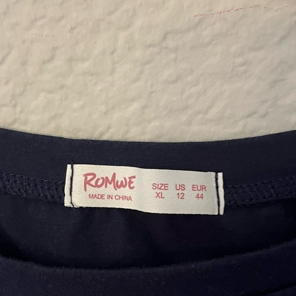 Romwe cropped tshirt XL - Picture 3 of 3